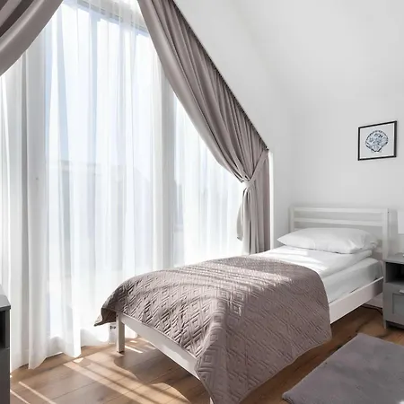 Nowoczesny Dom Z Ogrodem Idealny Dla Rodziny By Renters 펜션