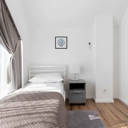 Nowoczesny Dom Z Ogrodem Idealny Dla Rodziny By Renters Jastrzębia Góra